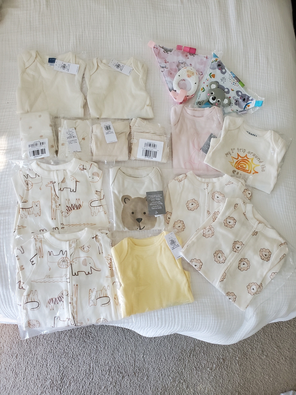 NWT Old Navy 16 Piece Baby Bundle Neutral Soft Cotton Sealed Lot (Twins)